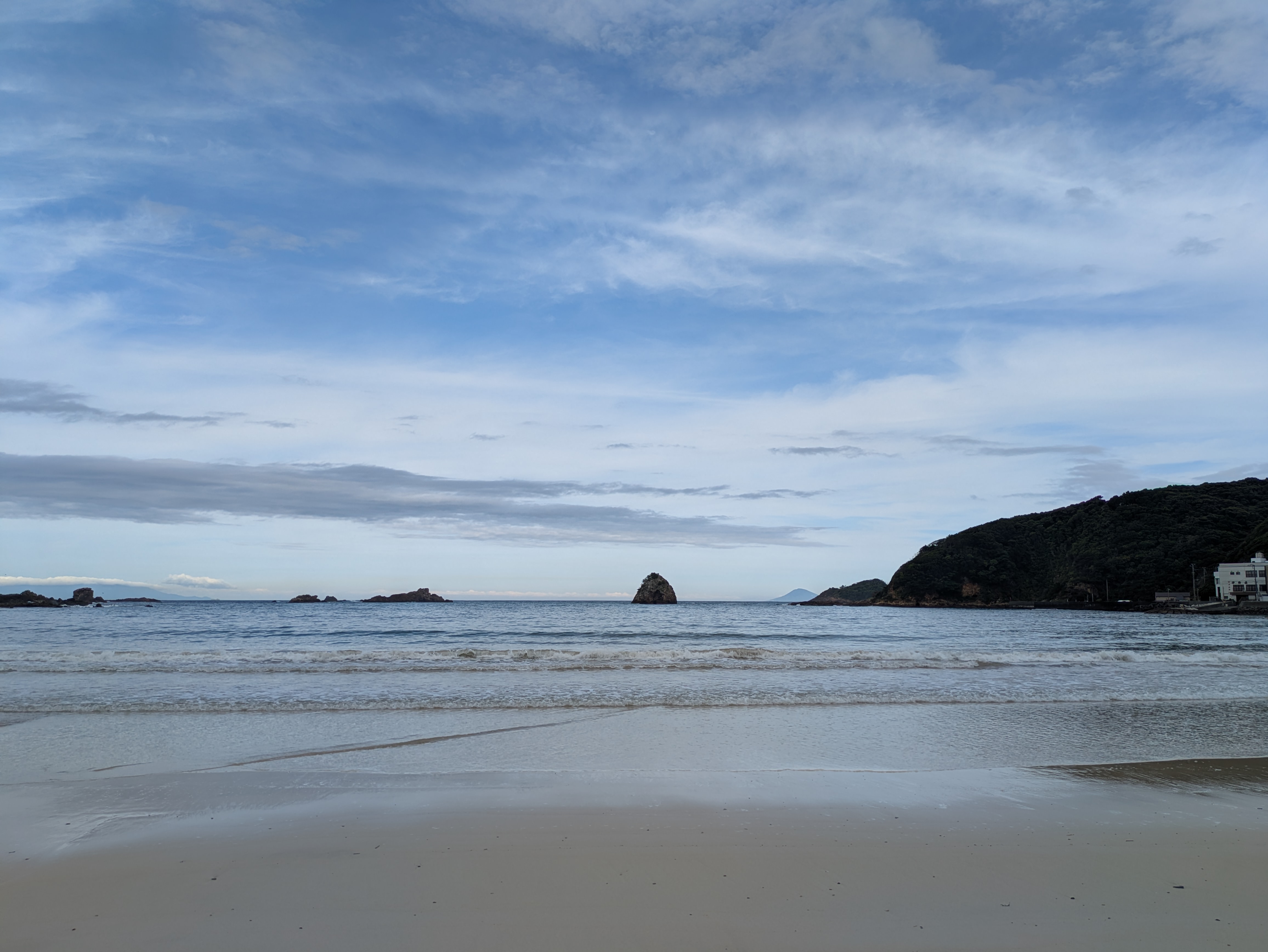 外浦海岸から望む静かな海と空